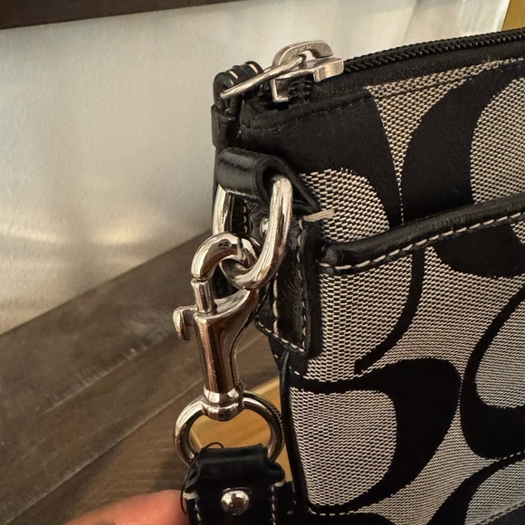 Coach Chic Black and Cream Crossbody Bag - Picture 3 of 8